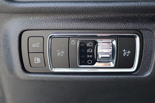 Used 2025 Lincoln Corsair Grand Touring w/ Equipment Group 301A image 20