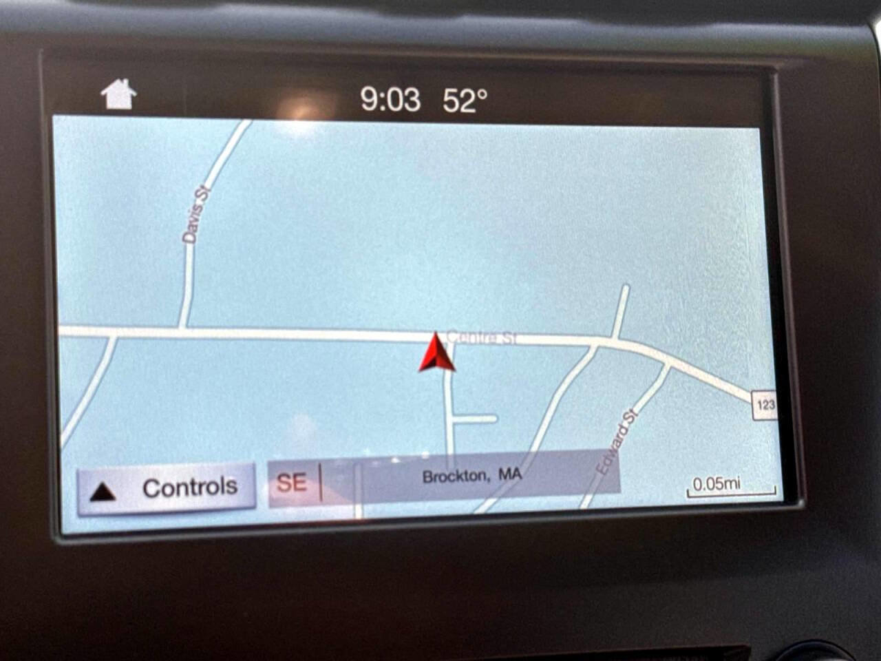 Used 2017 Ford Fusion SE w/ Fusion SE Technology Package image 15