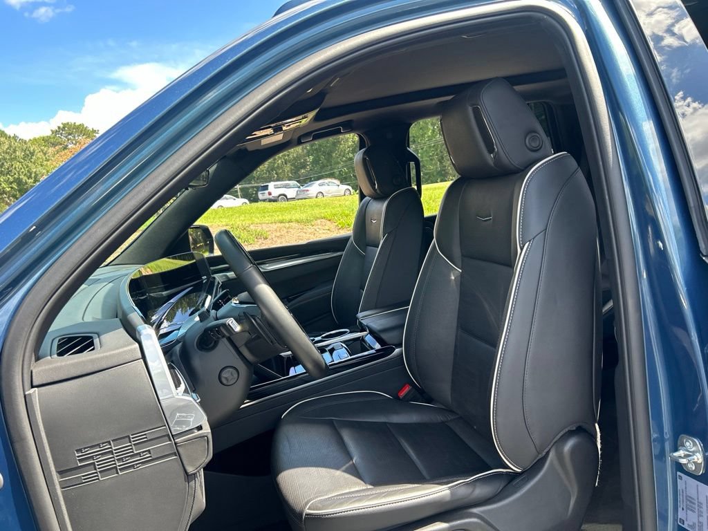 Used 2025 Cadillac Escalade Sport w/ LPO, ONYX Package RWD image 43