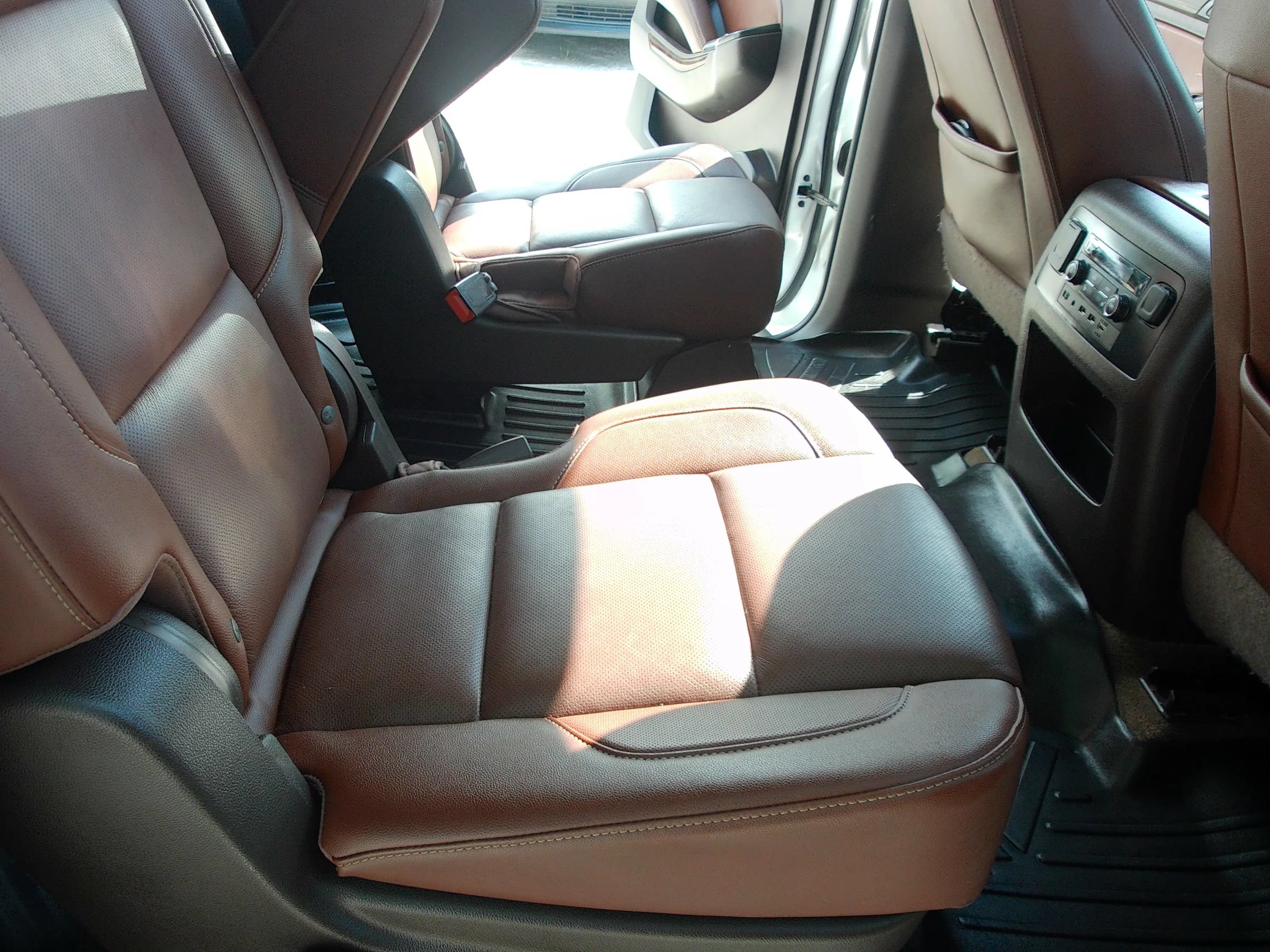 Used 2017 Chevrolet Suburban Premier RWD image 40