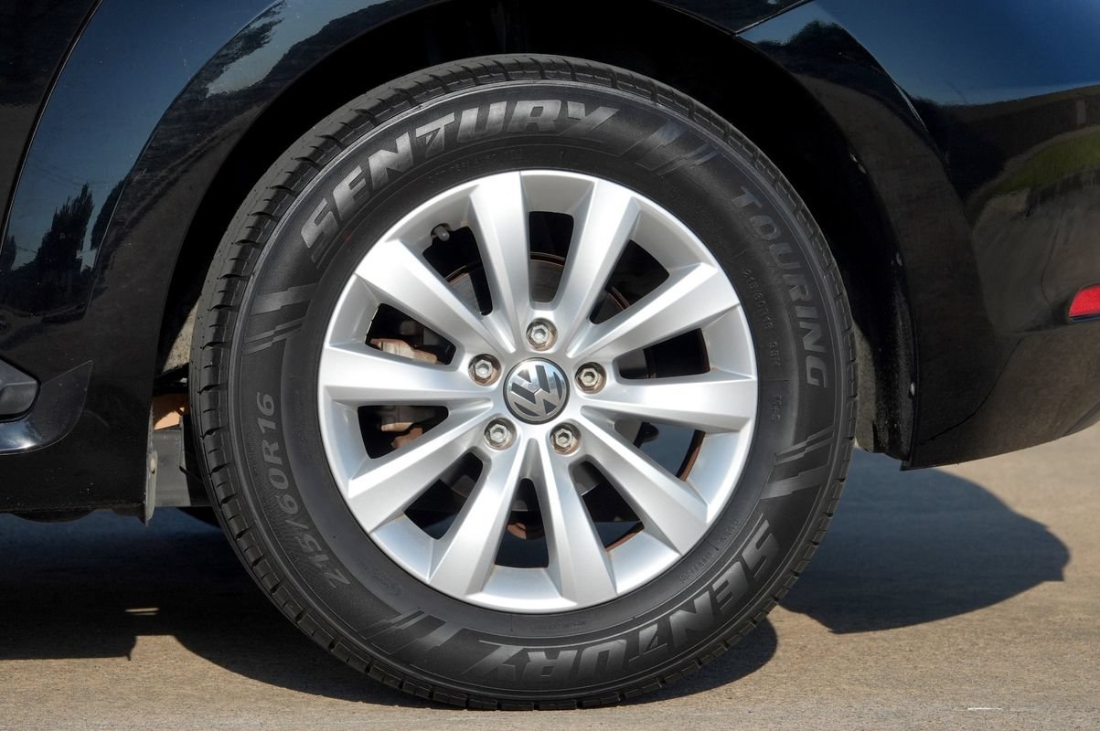 Used 2013 Volkswagen Beetle 2.5 FWD image 25