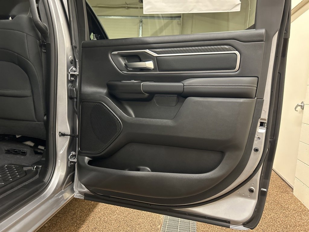 New 2026 RAM 1500 4x4 Crew Cab image 15