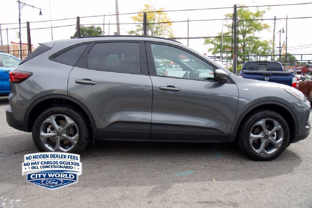 Certified 2025 Ford Escape ST-Line Select AWD/4WD image 3
