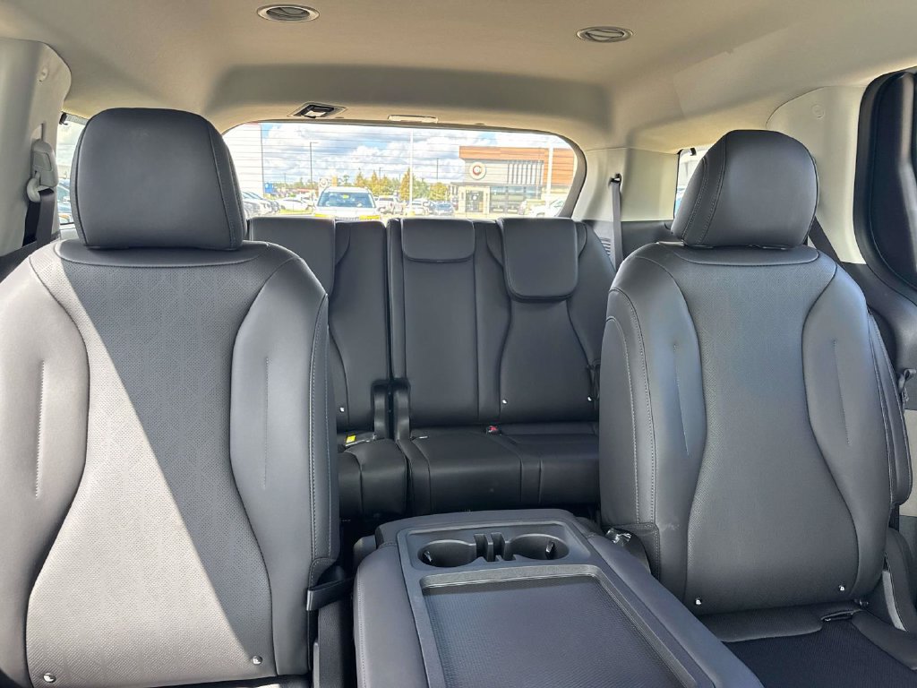 New 2026 Kia Carnival EX FWD image 13