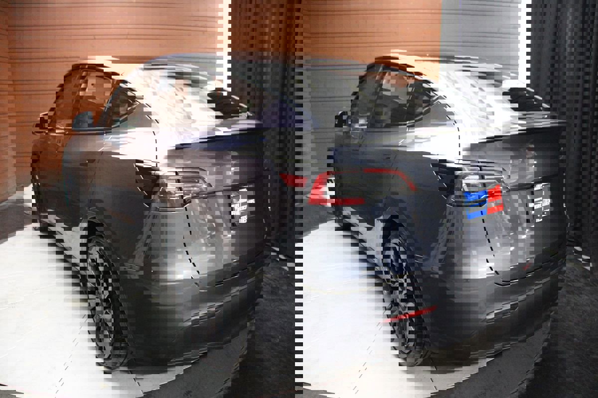 Used 2023 Tesla Model Y Long Range image 37