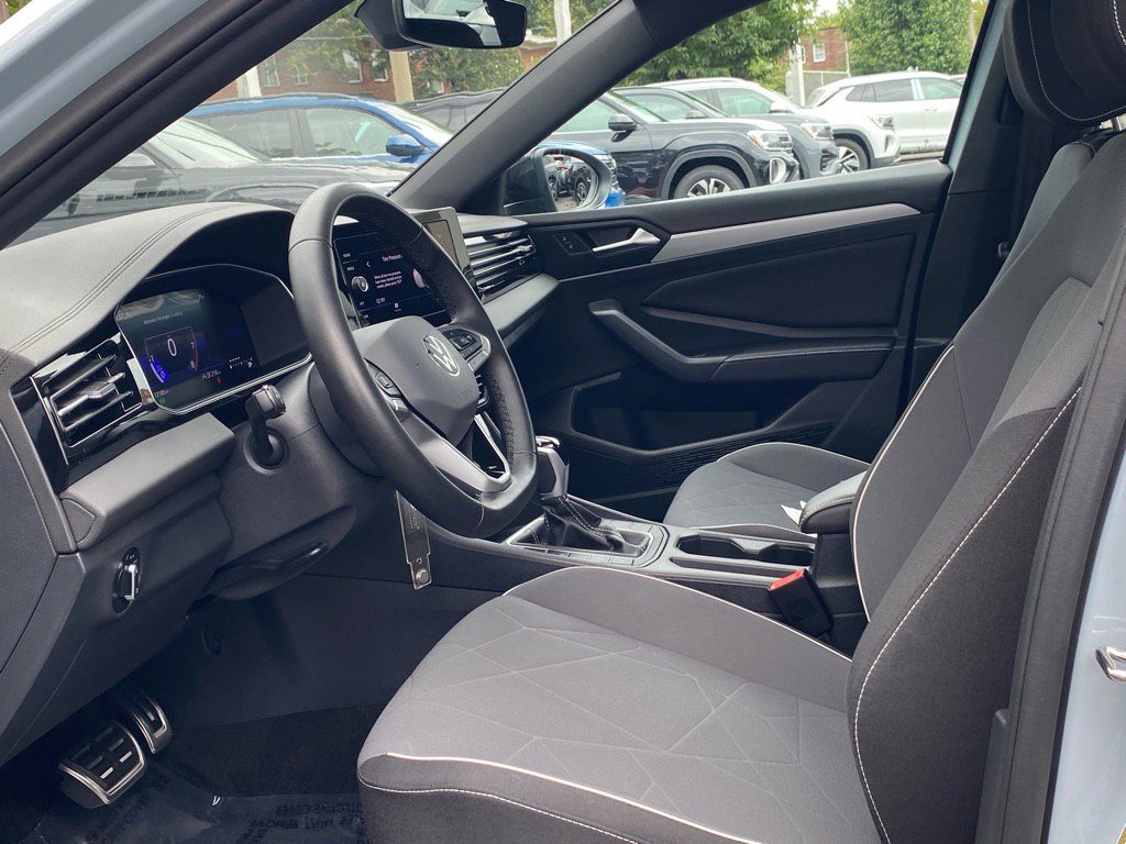 Certified 2025 Volkswagen Jetta Sport image 15