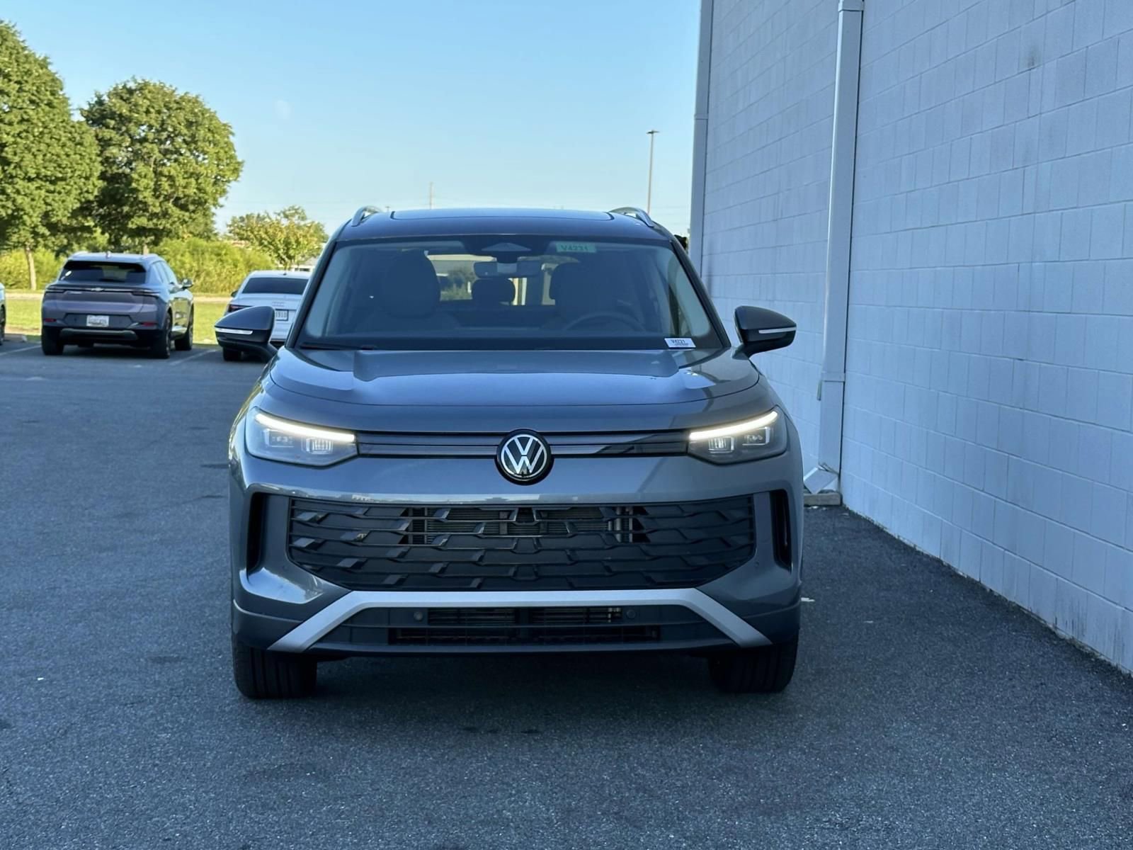 New 2025 Volkswagen Tiguan SE image 9