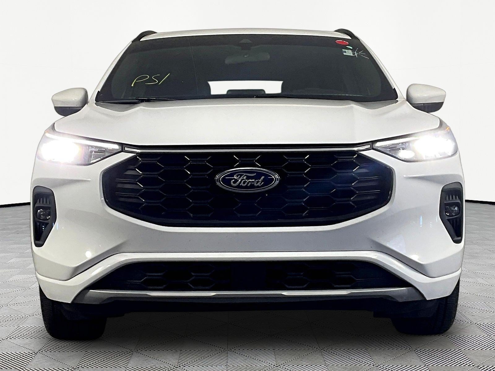 Used 2023 Ford Escape ST-Line Select AWD/4WD image 2