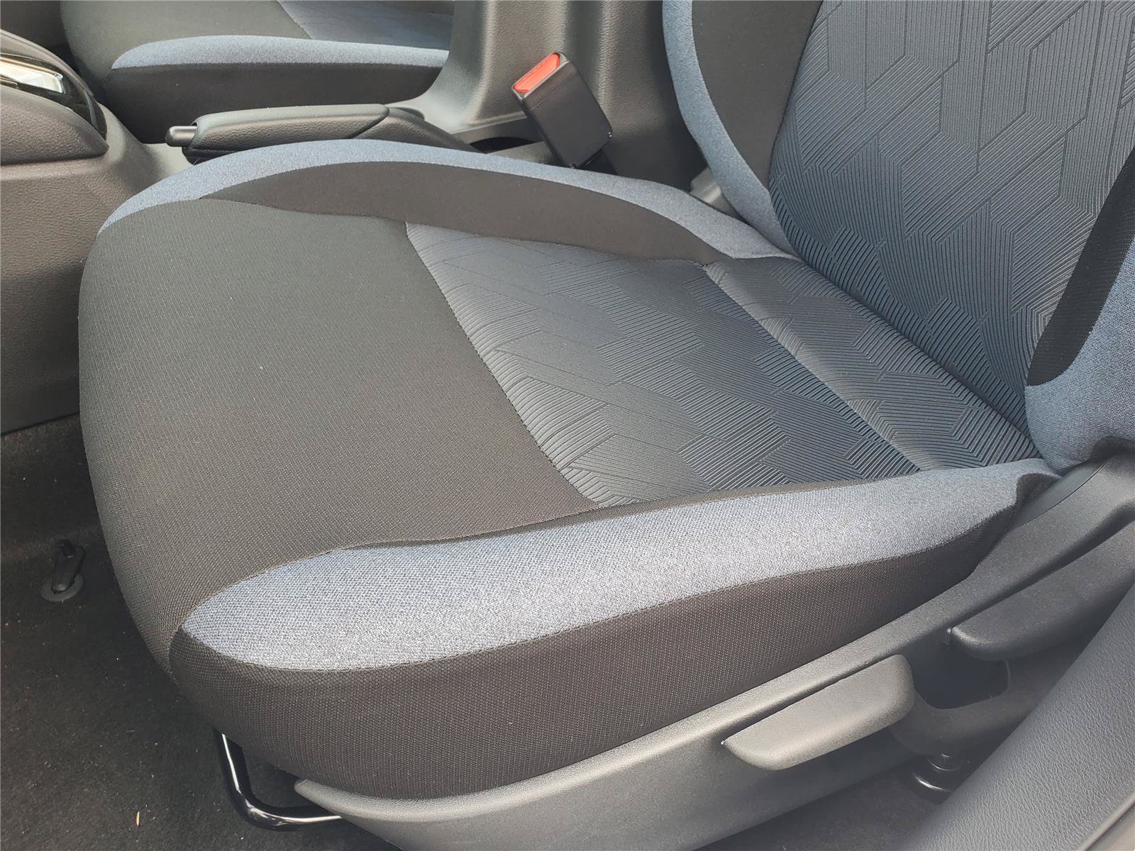 New 2025 Nissan Versa SV w/ Trunk Package FWD image 21