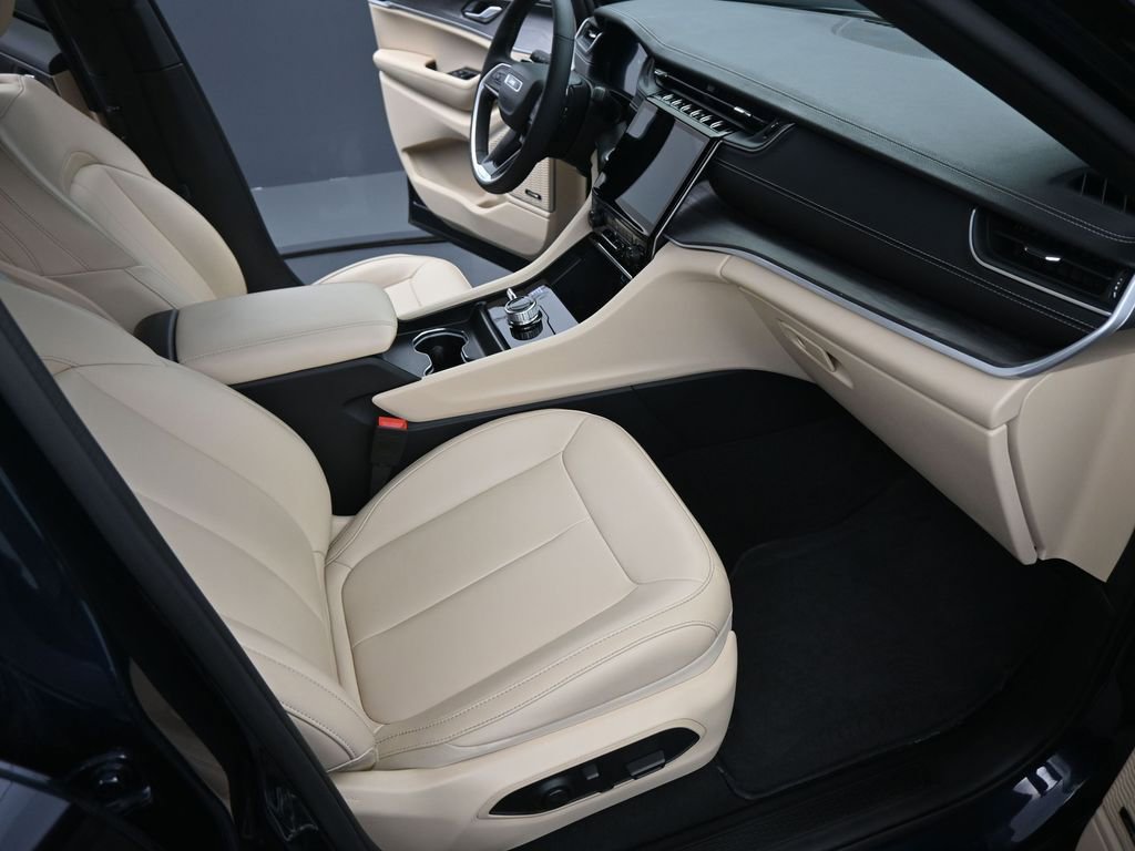 Used 2024 Jeep Grand Cherokee L Limited w/ Trailer Tow Package image 19