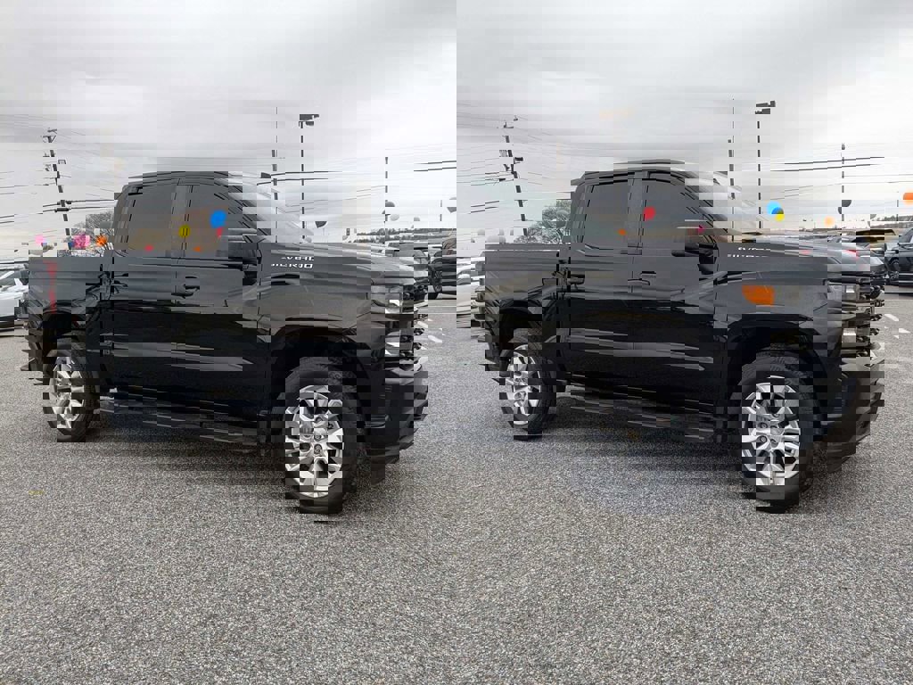Used 2022 Chevrolet Silverado 1500 Custom image 3