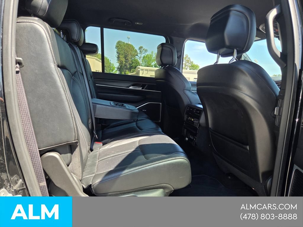 Used 2023 Jeep Wagoneer L Series II AWD/4WD image 17