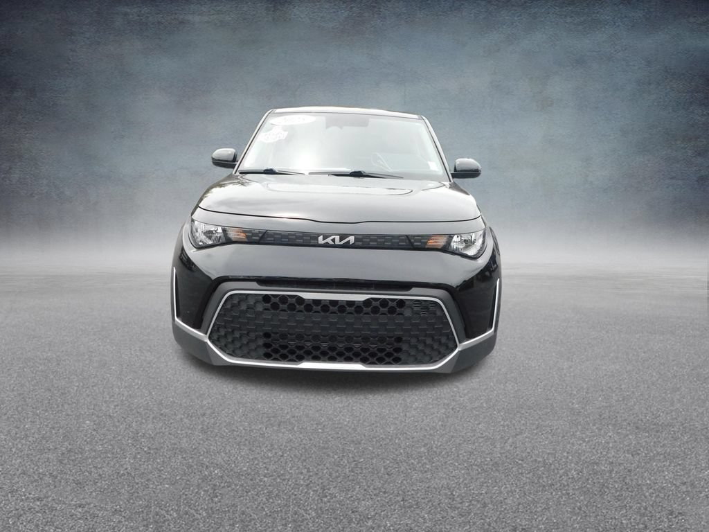 Used 2025 Kia Soul LX w/ LX Technology Package FWD image 8
