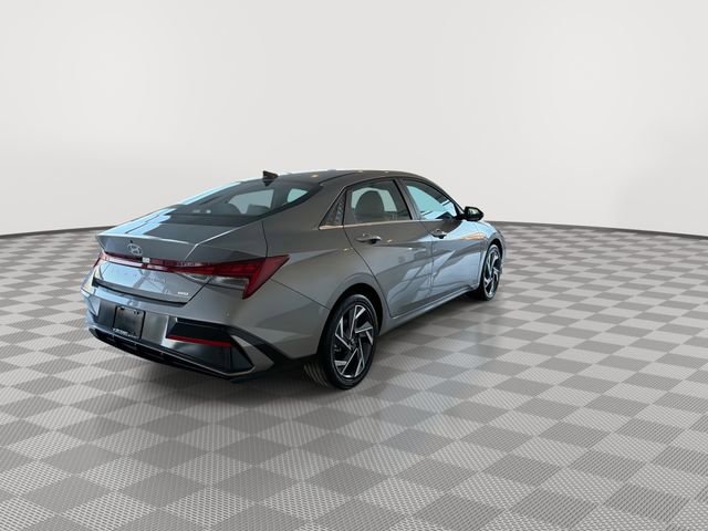 Used 2025 Hyundai Elantra Limited image 10