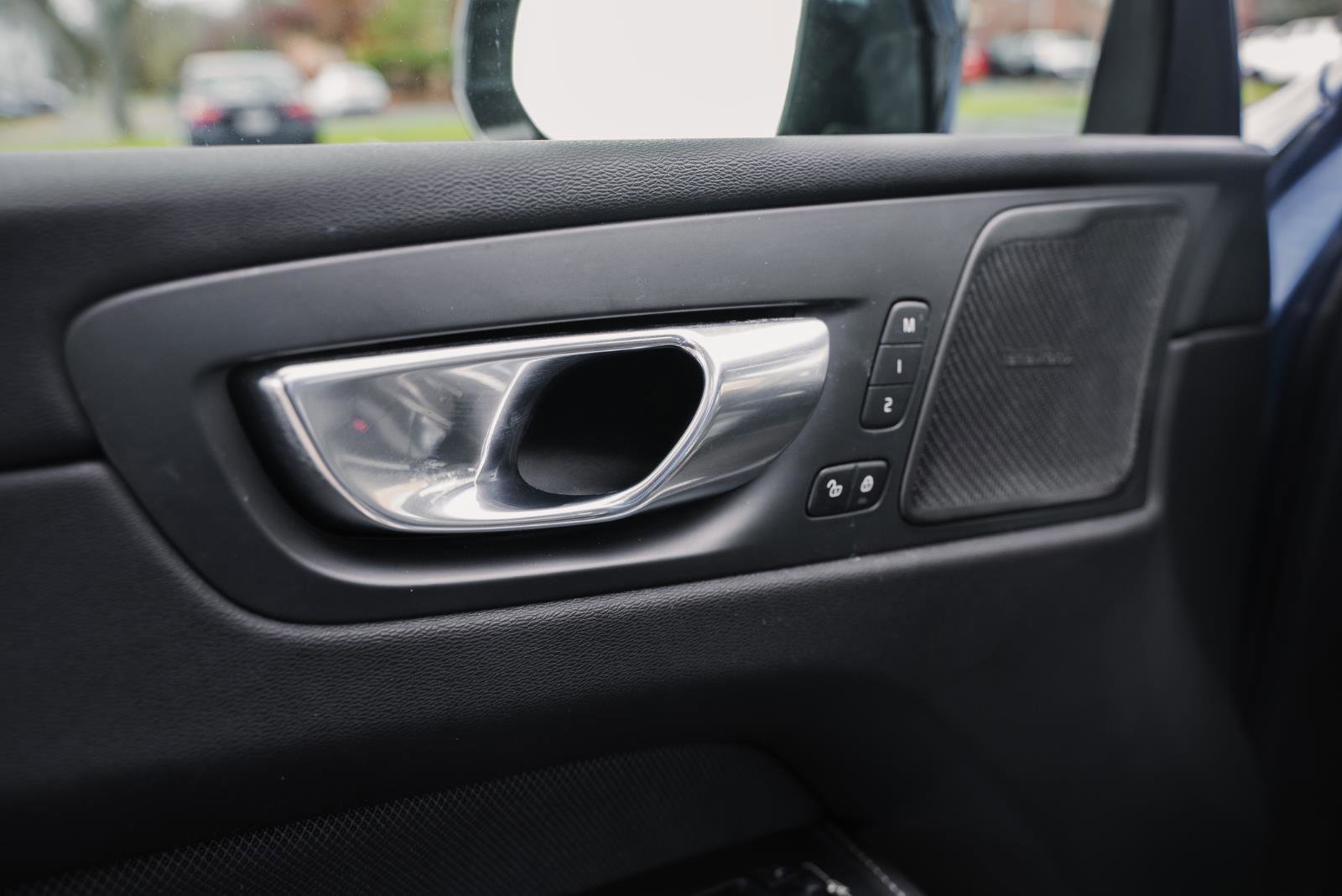 Used 2020 Volvo XC60 T6 R-Design image 19