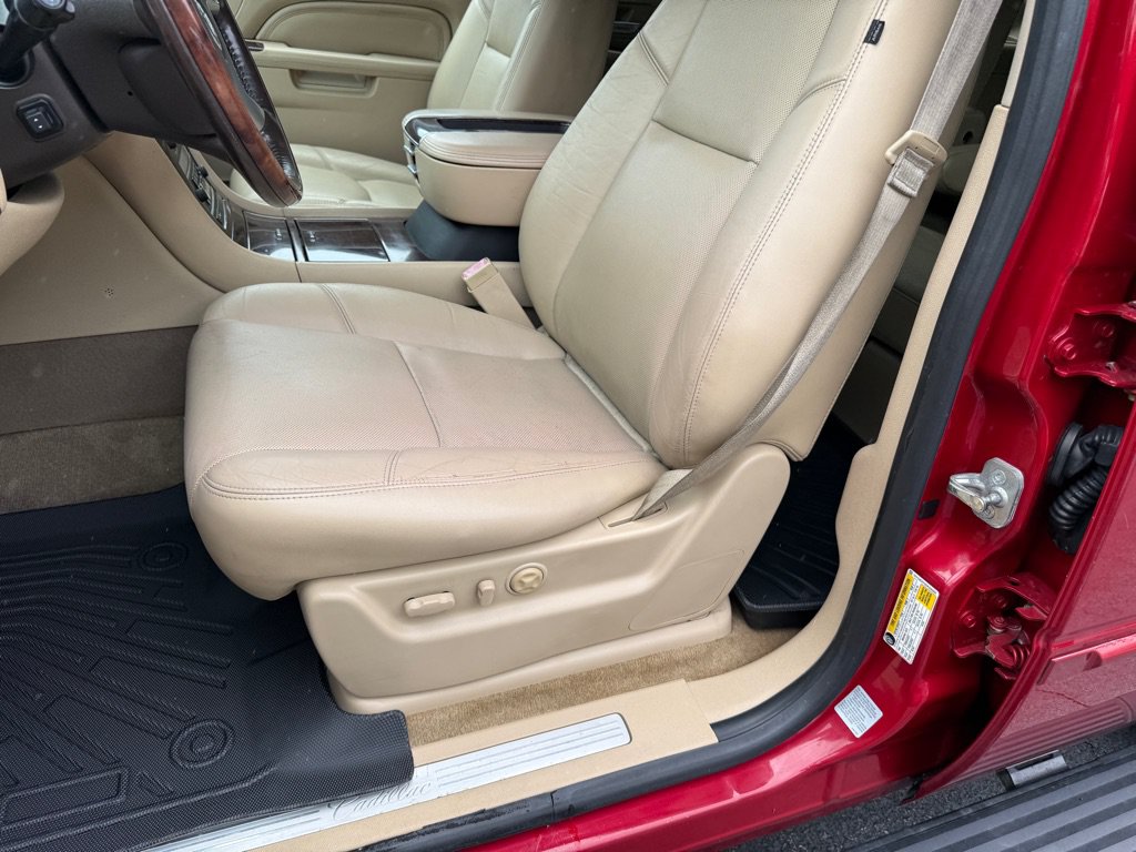 Used 2013 Cadillac Escalade Premium AWD/4WD image 46