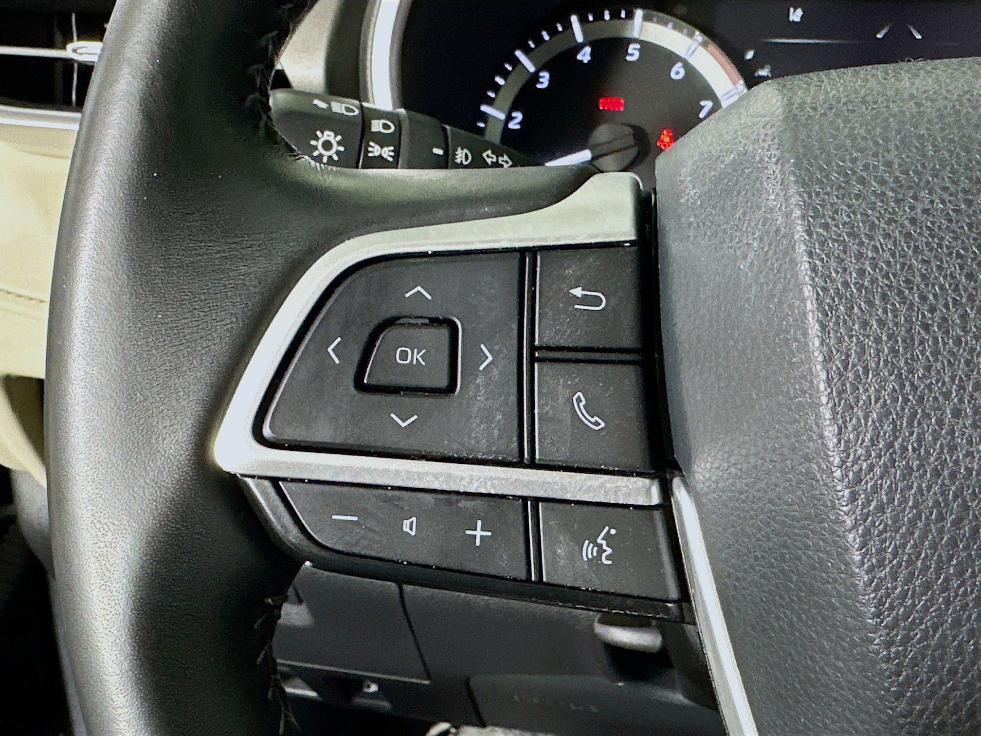 Used 2023 Toyota Highlander XLE image 16