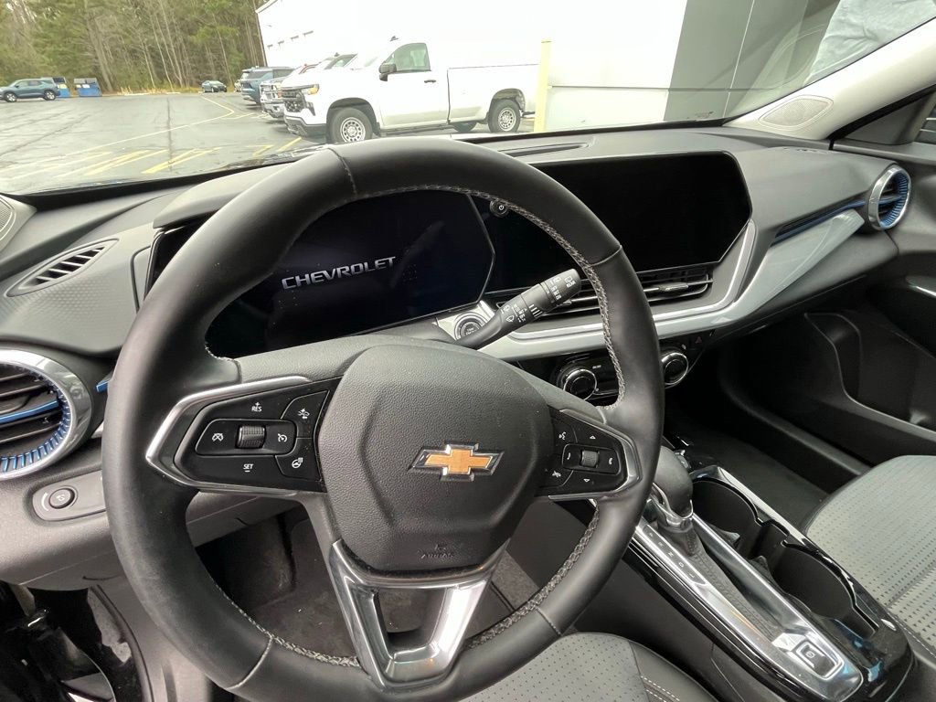 Used 2024 Chevrolet Trax LT w/ LT Convenience Package image 10
