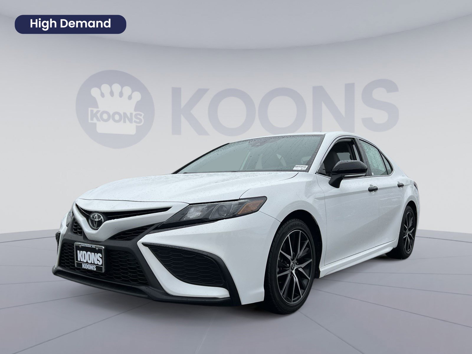 Used 2023 Toyota Camry SE image 1