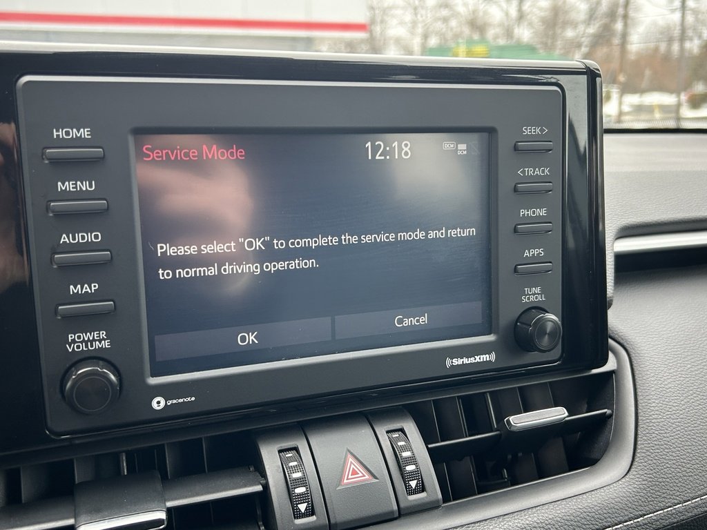 Used 2022 Toyota RAV4 XLE Premium image 18