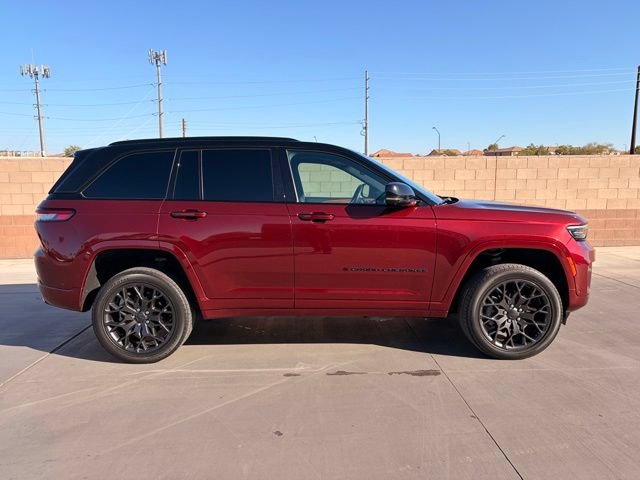 Used 2023 Jeep Grand Cherokee Summit AWD/4WD image 10