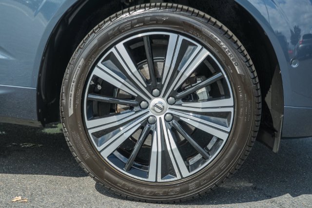 Certified 2023 Volvo XC60 B5 Plus w/ Climate Package AWD/4WD image 18