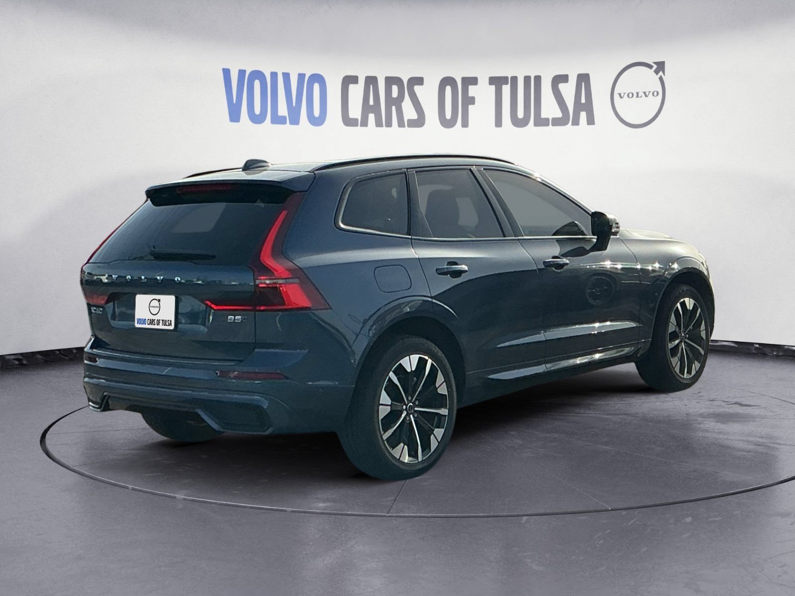 New 2026 Volvo XC60 B5 Plus w/ Protection Package Premier AWD/4WD image 5