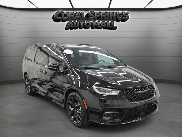 Used 2025 Chrysler Pacifica Limited FWD image 1