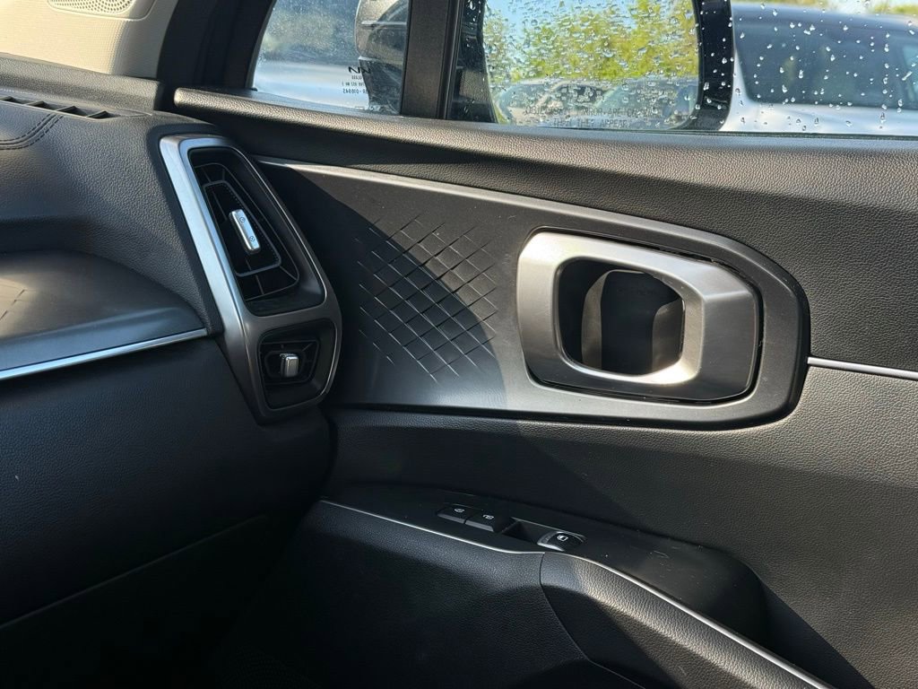 Certified 2023 Kia Sorento LX FWD image 36