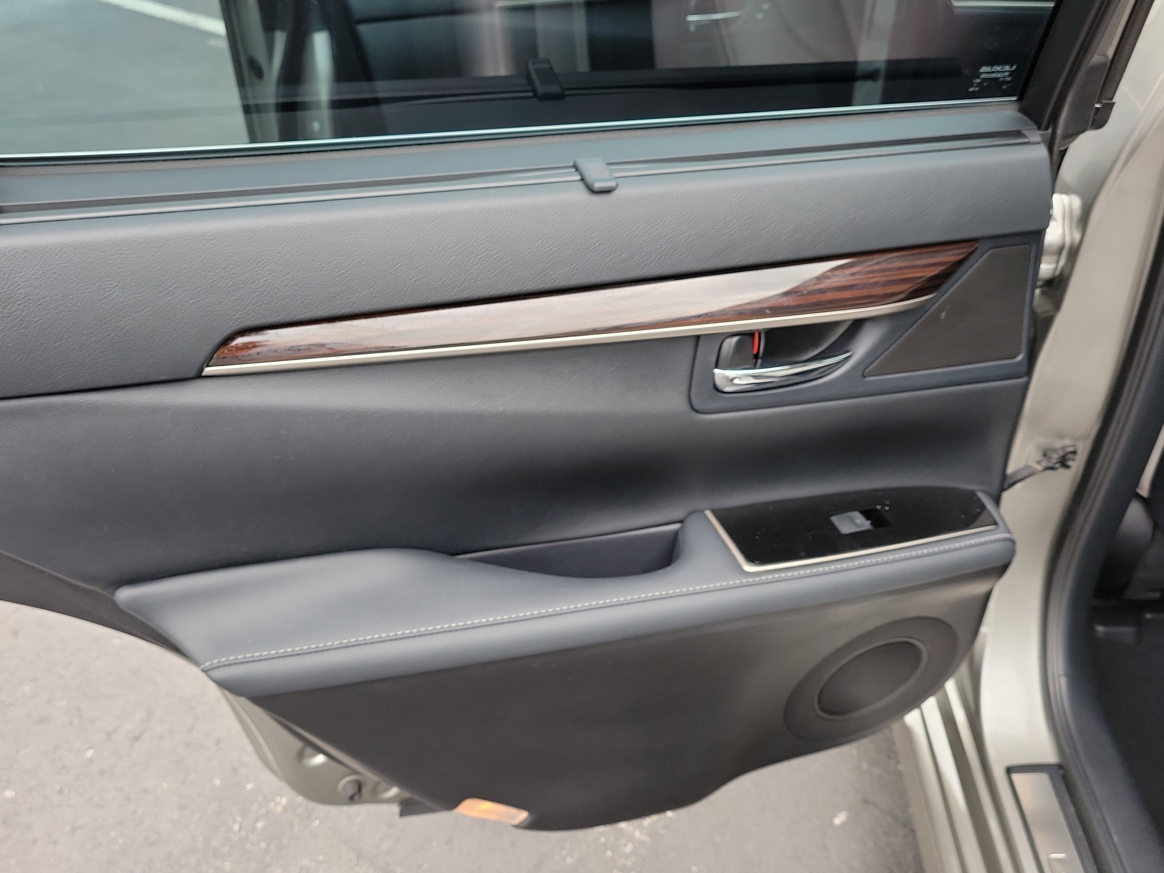 Used 2016 Lexus ES 350 w/ Ultra Luxury Package image 9