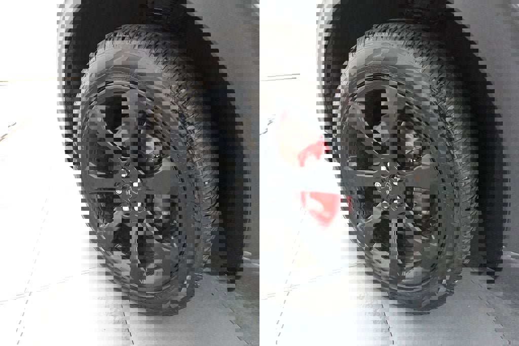 Used 2020 Ford Explorer ST w/ ST Street Pack image 31