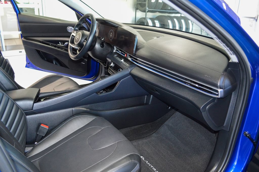 Used 2021 Hyundai Elantra Limited FWD image 7