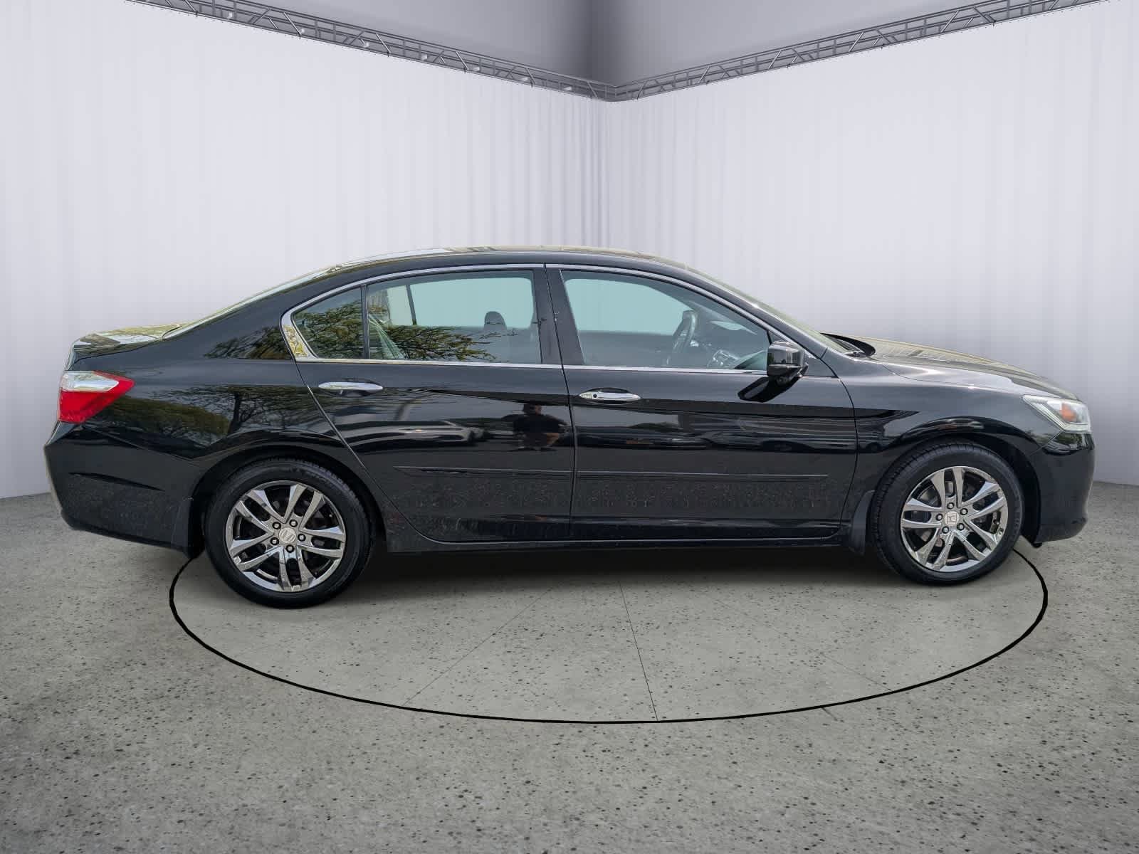 Used 2015 Honda Accord EX-L image 2