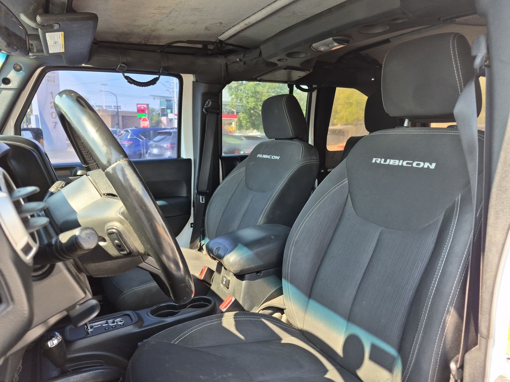 Used 2016 Jeep Wrangler Unlimited Rubicon w/ Connectivity Group AWD/4WD image 15