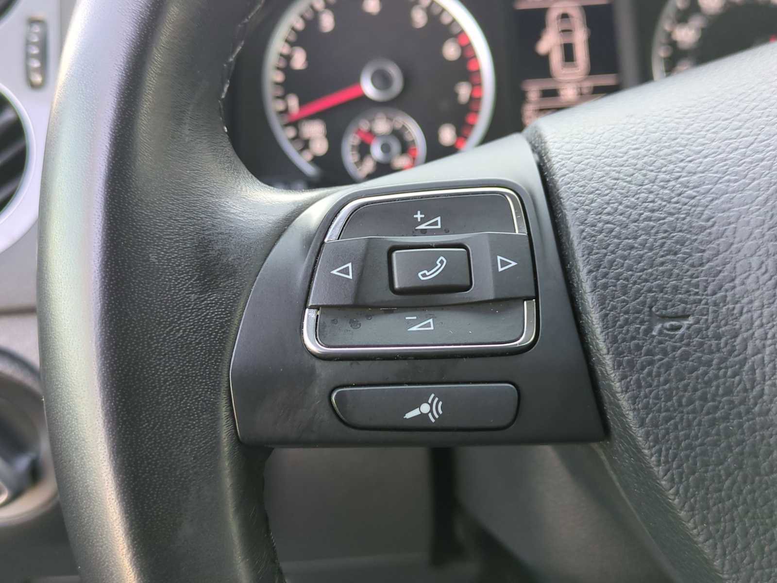 Used 2017 Volkswagen Tiguan Limited image 22