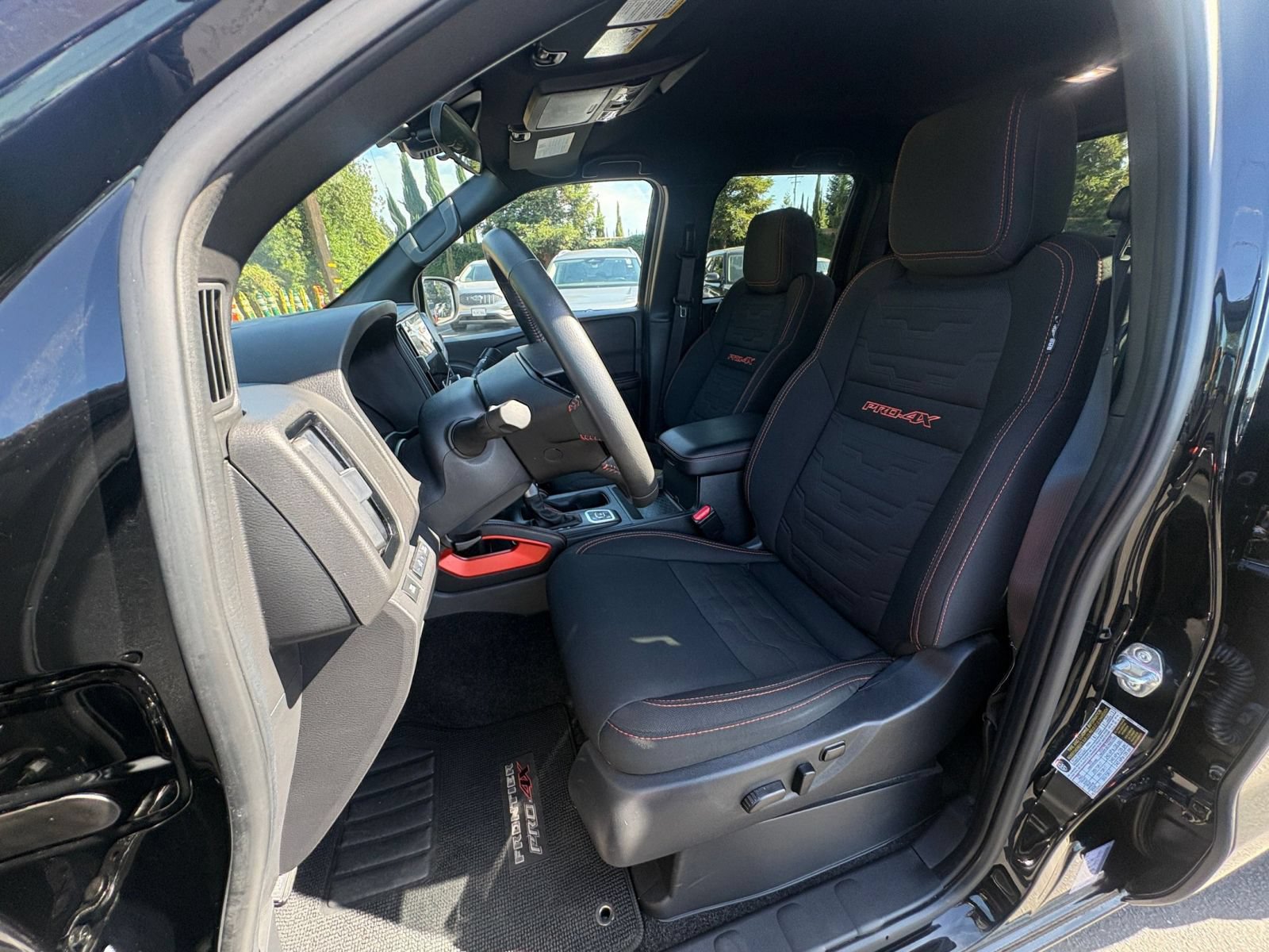 Used 2026 Nissan Frontier PRO-4X AWD/4WD image 36