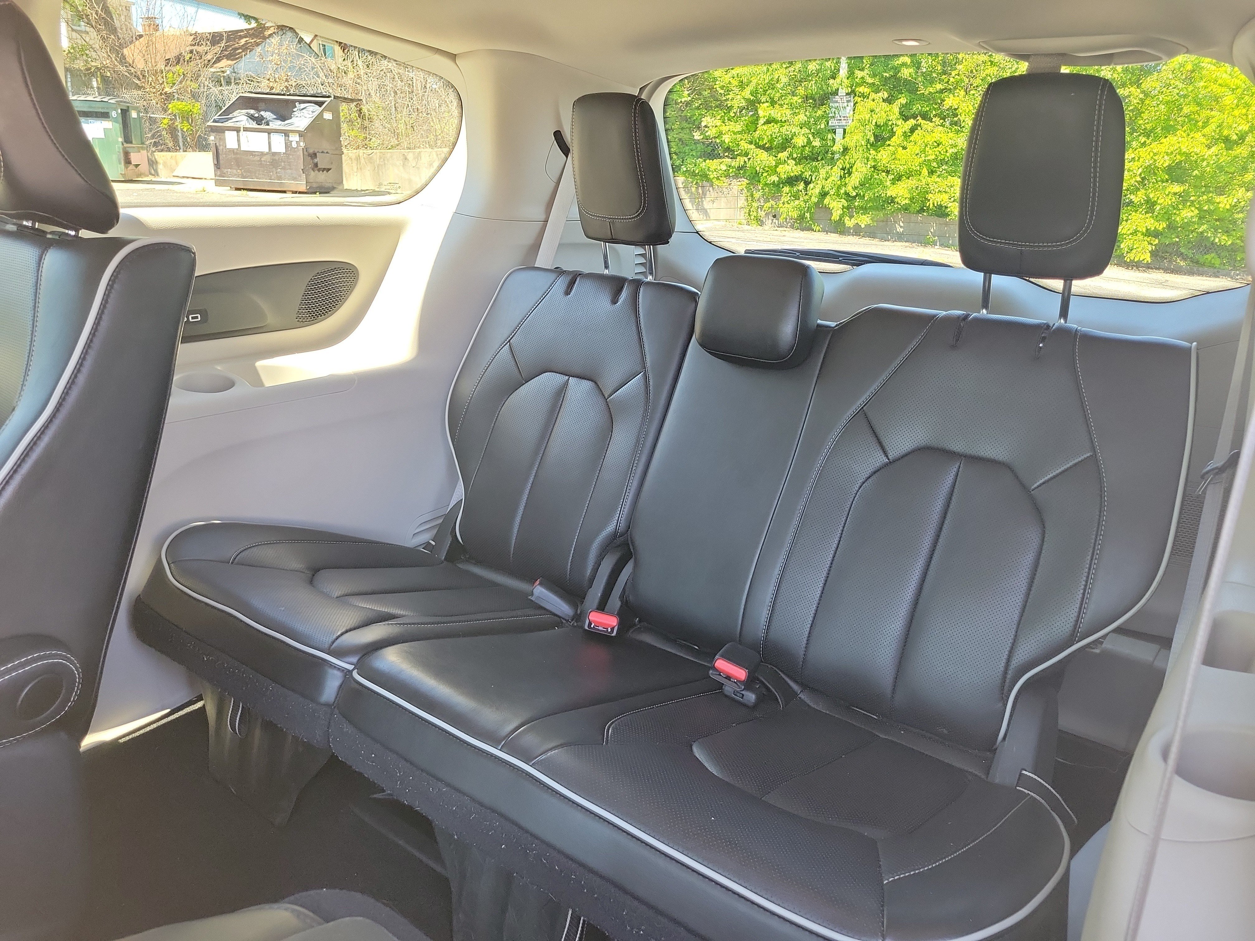 Used 2023 Chrysler Pacifica Limited FWD image 17
