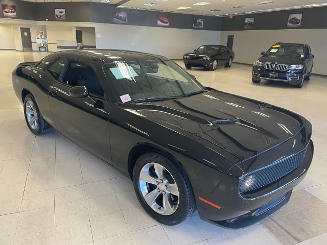 Used 2021 Dodge Challenger SXT RWD image 1