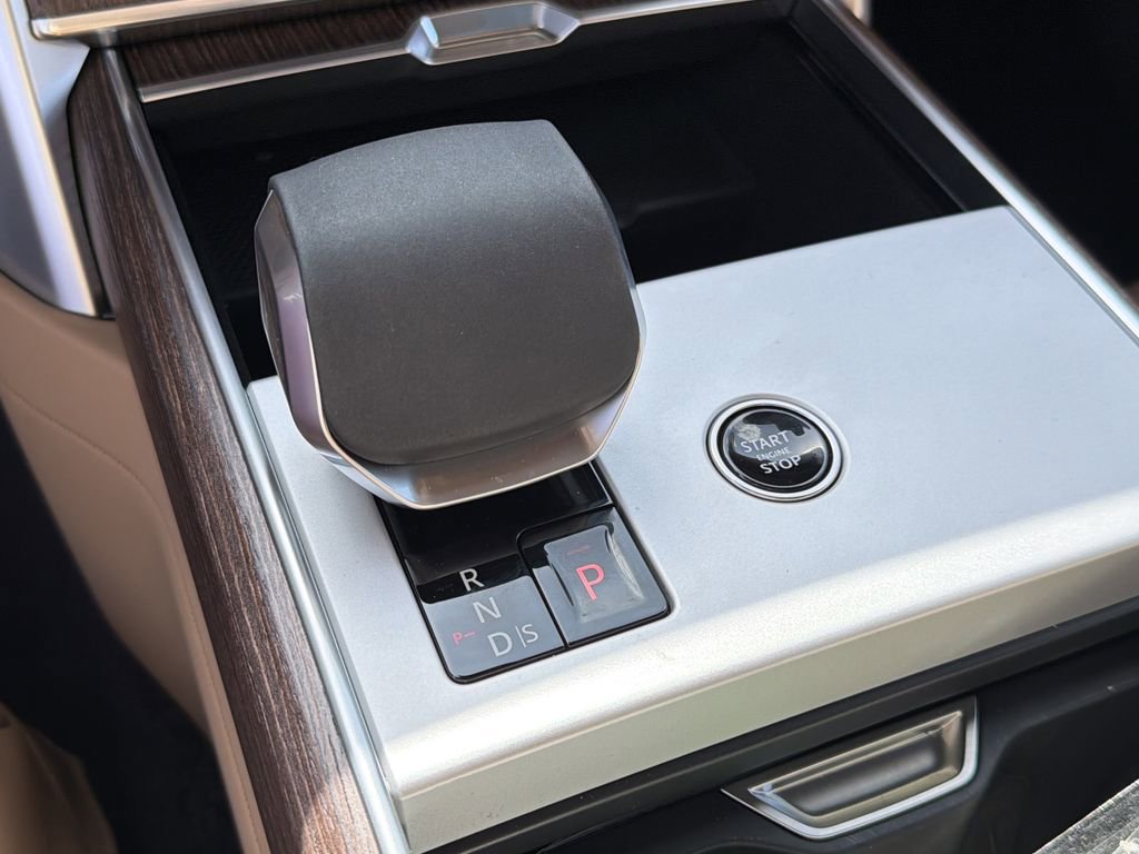 New 2026 Land Rover Range Rover Long Wheelbase SE image 23