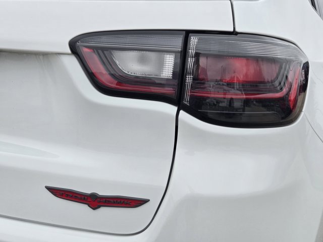 Used 2025 Jeep Compass Trailhawk w/ Trailhawk Elite Group AWD/4WD image 8