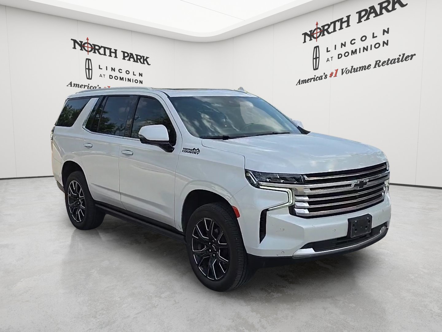 Used 2023 Chevrolet Tahoe High Country AWD/4WD image 3