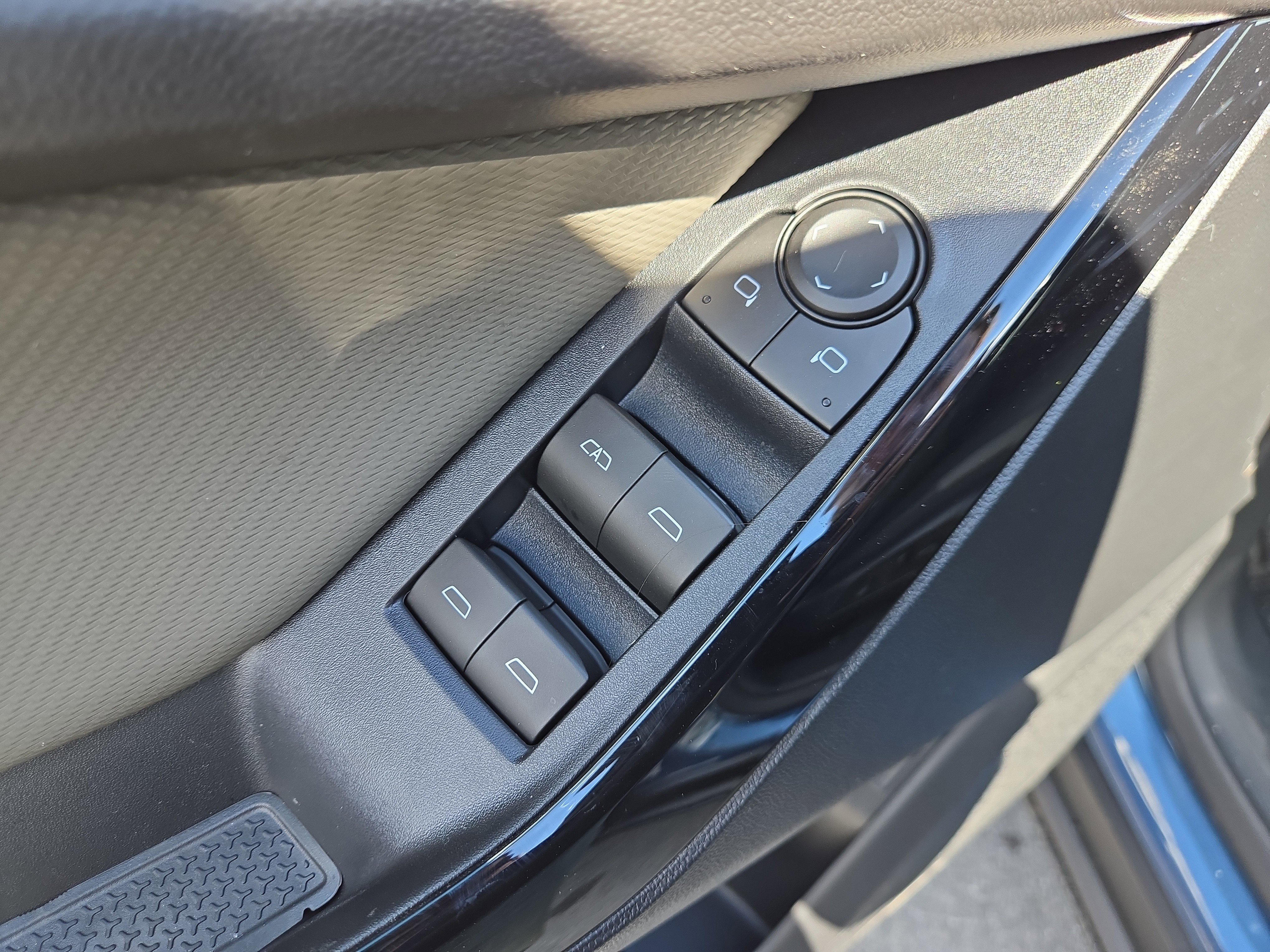 New 2026 Chevrolet Equinox LT w/ Convenience Package II image 16
