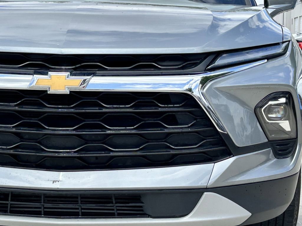 Used 2025 Chevrolet Blazer LT image 9