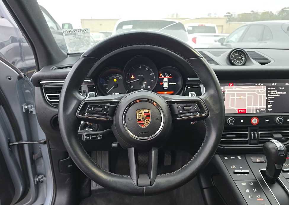 Used 2024 Porsche Macan image 7