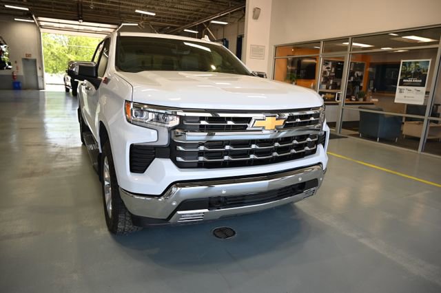 New 2026 Chevrolet Silverado 1500 LTZ w/ LTZ Premium Package AWD/4WD image 3
