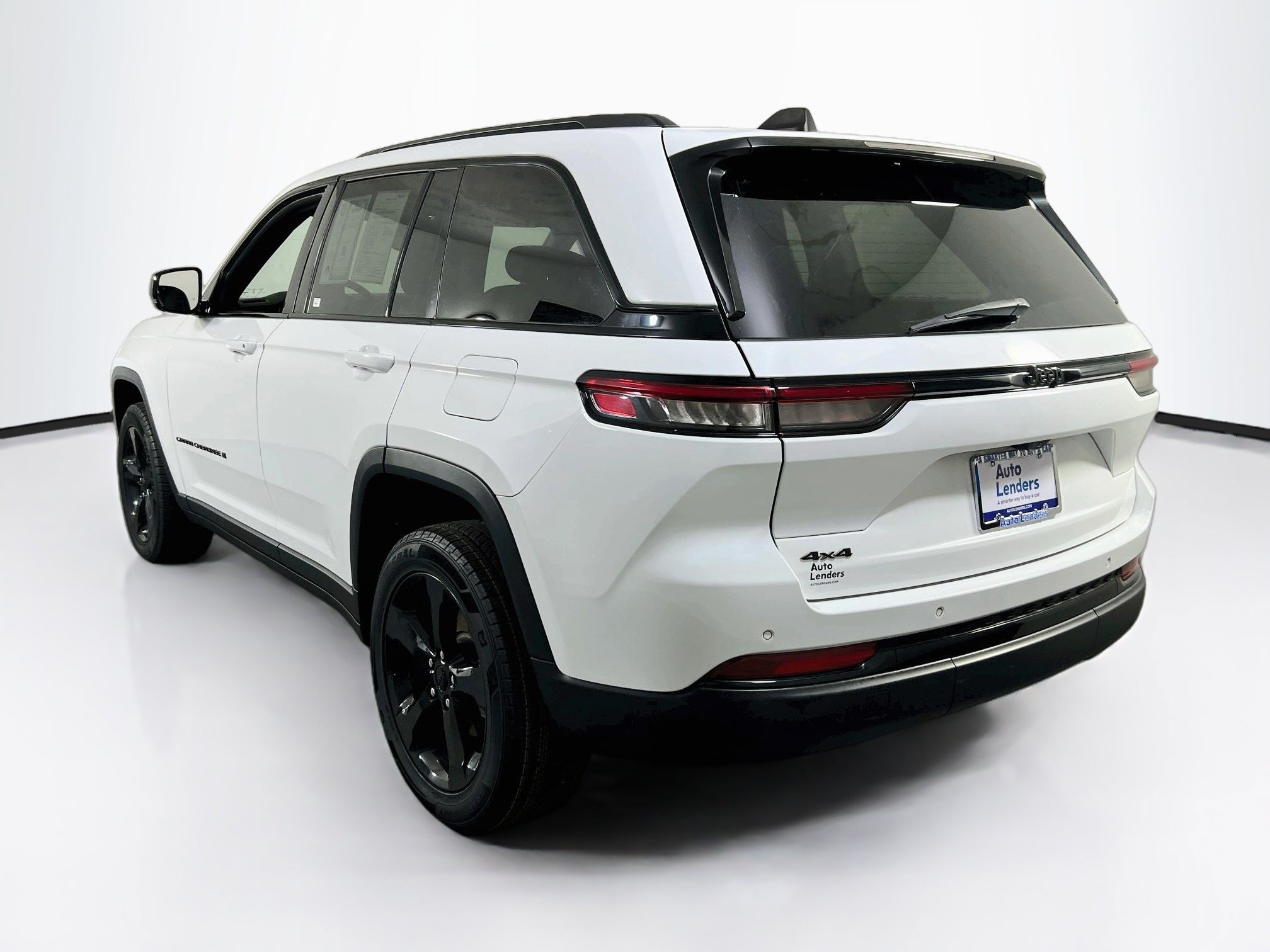 Used 2023 Jeep Grand Cherokee Altitude AWD/4WD image 7