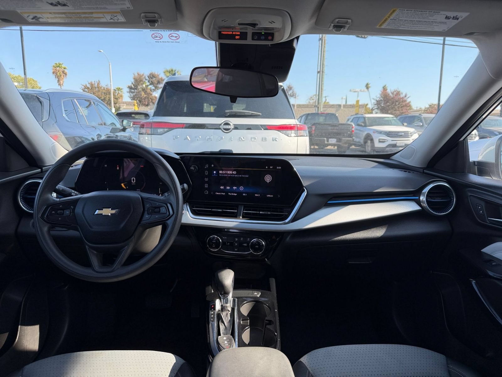 Used 2025 Chevrolet Trax LT FWD image 31