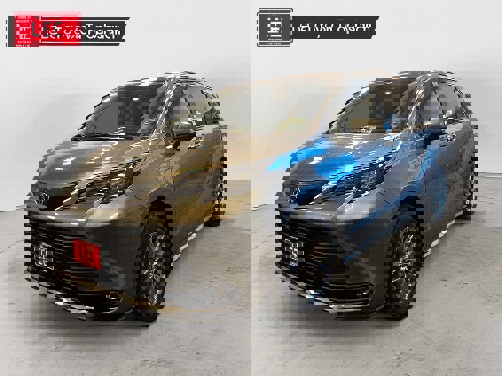 New 2026 Toyota Sienna XLE image 1