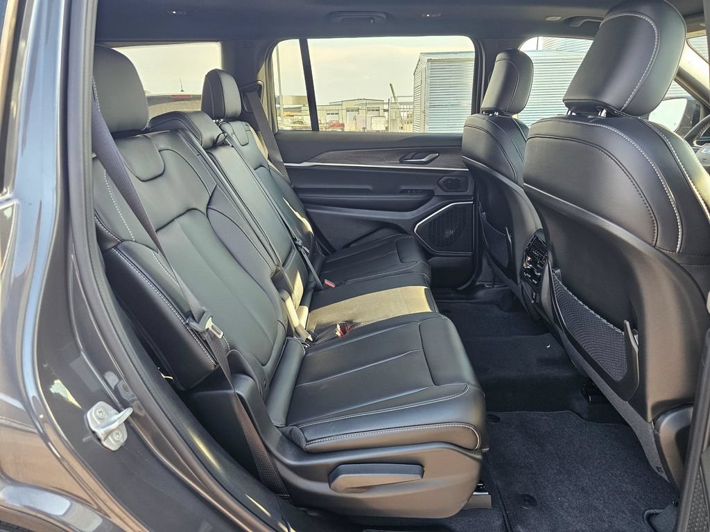 New 2025 Jeep Grand Cherokee L Limited w/ Black Appearance Package AWD/4WD image 14
