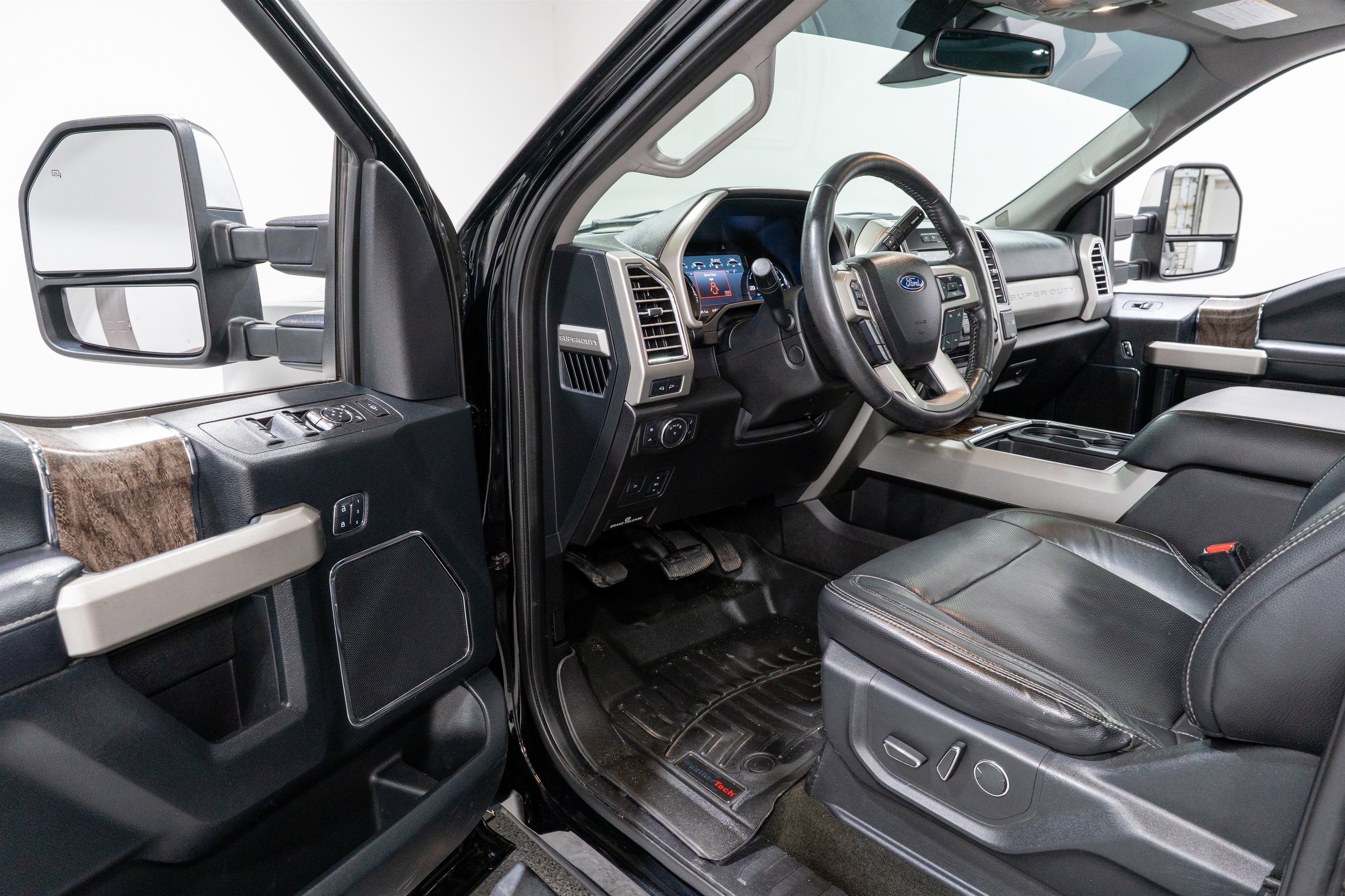 Used 2017 Ford F250 Lariat w/ Lariat Ultimate Package AWD/4WD image 13